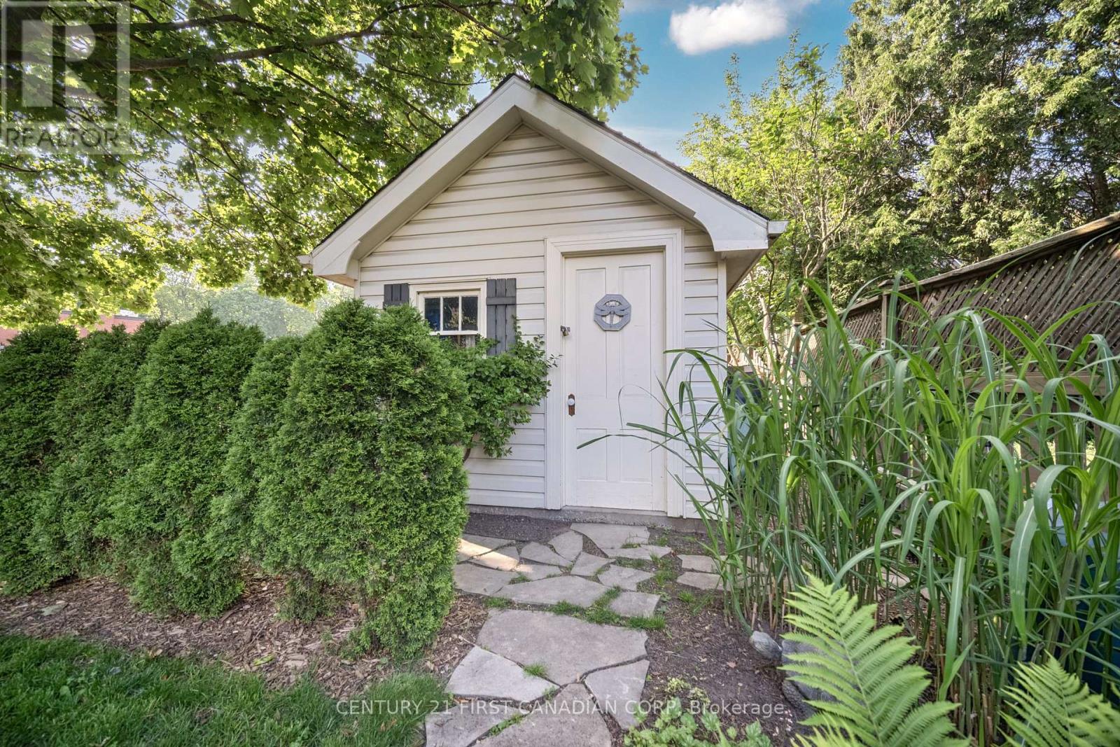 Photo 23 of 171 Mount Pleasant Avenue, London North ON
