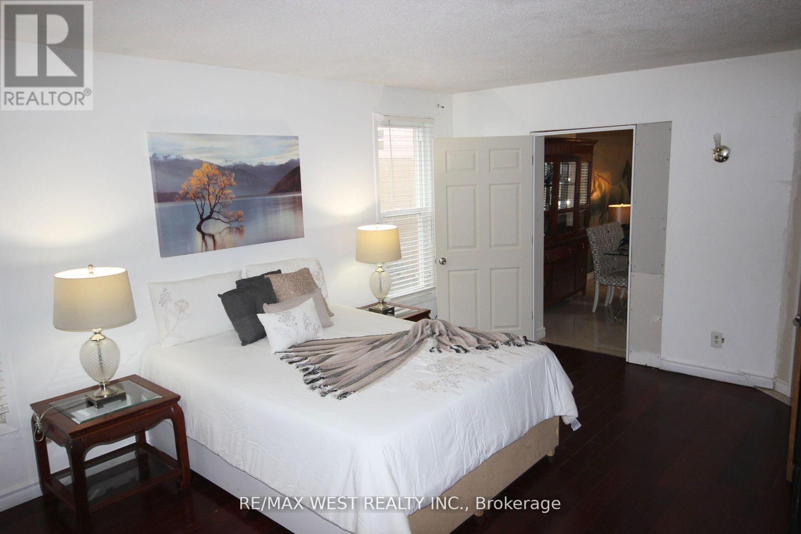 Photo 13 of 19 Lynmont Road, Toronto ON