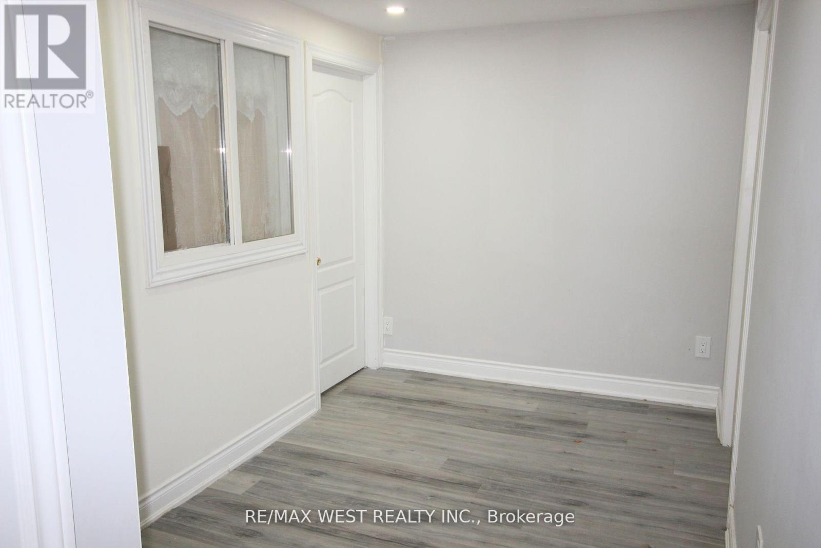 Photo 17 of 19 Lynmont Road, Toronto ON
