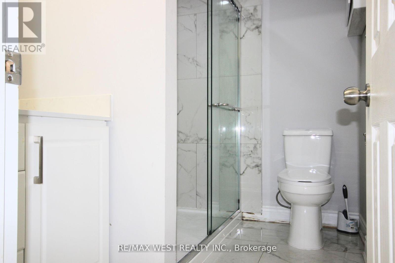 Photo 20 of 19 Lynmont Road, Toronto ON
