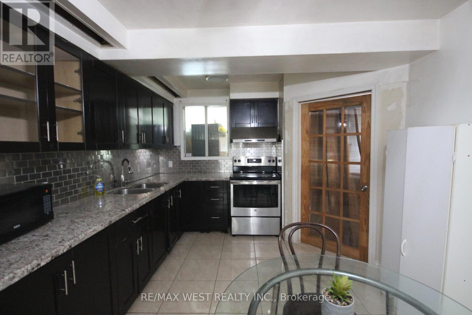 Photo 9 of 19 Lynmont Road, Toronto ON