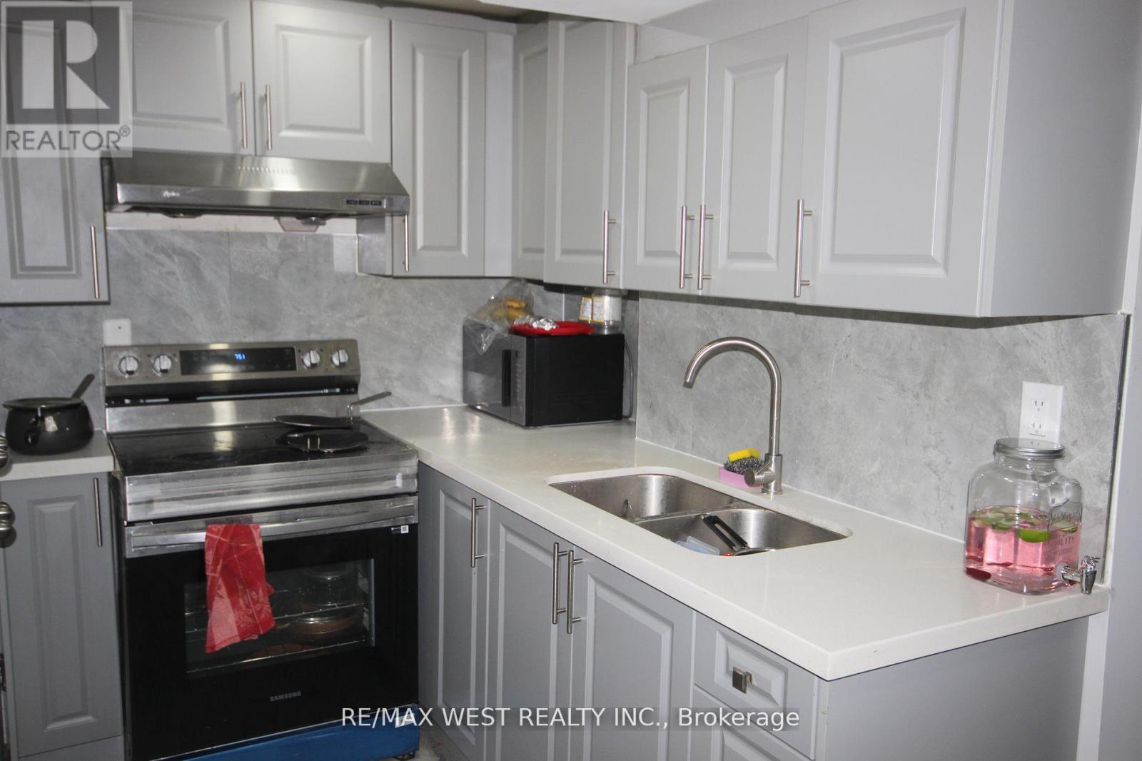 Photo 15 of 19 Lynmont Road, Toronto ON