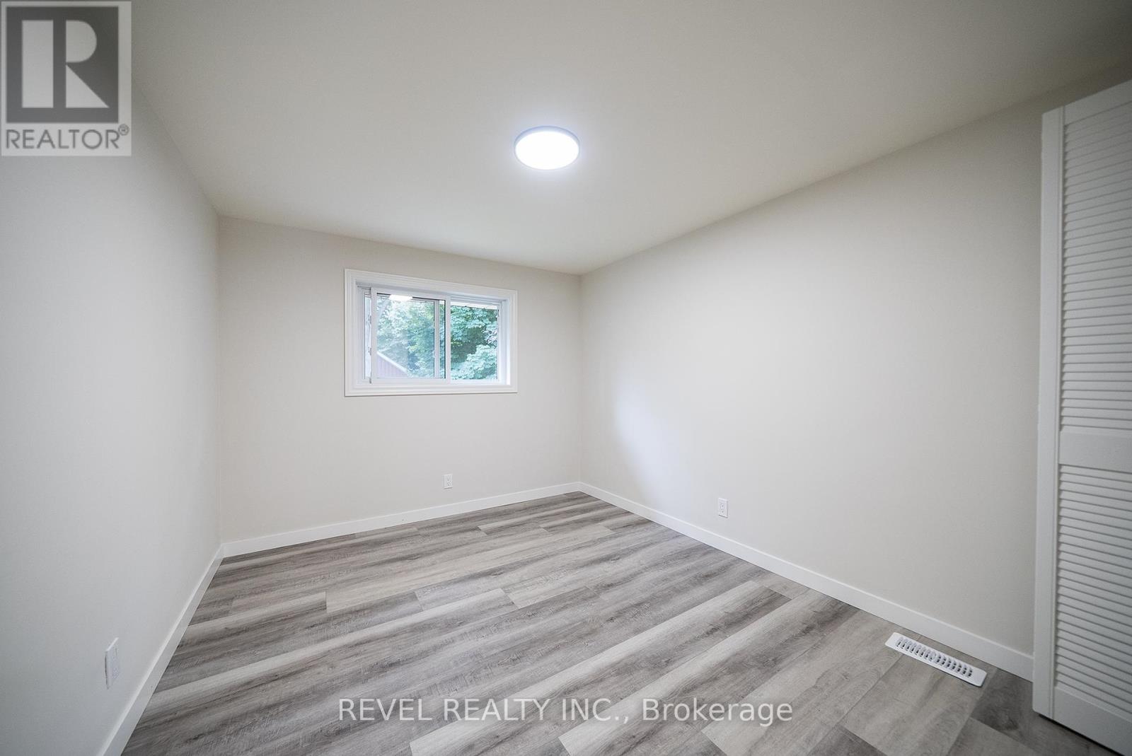 Photo 22 of 11 Glenwood Drive, Brantford ON