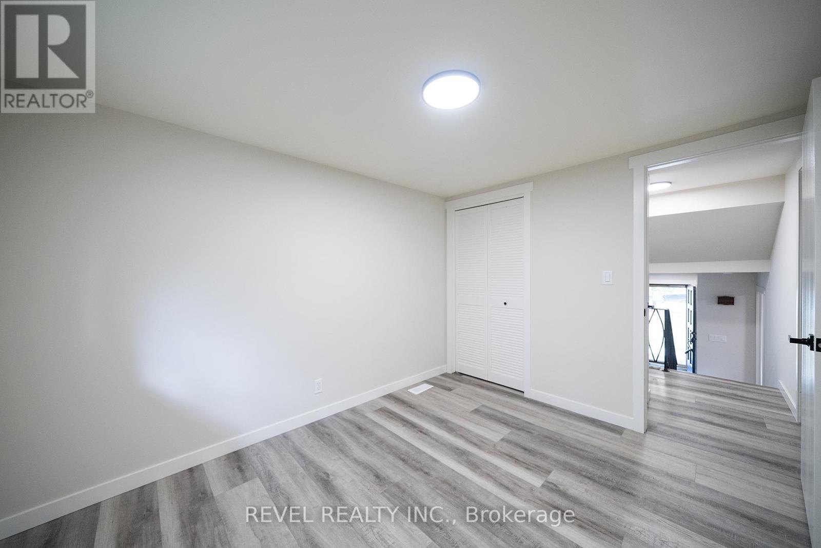 Photo 23 of 11 Glenwood Drive, Brantford ON