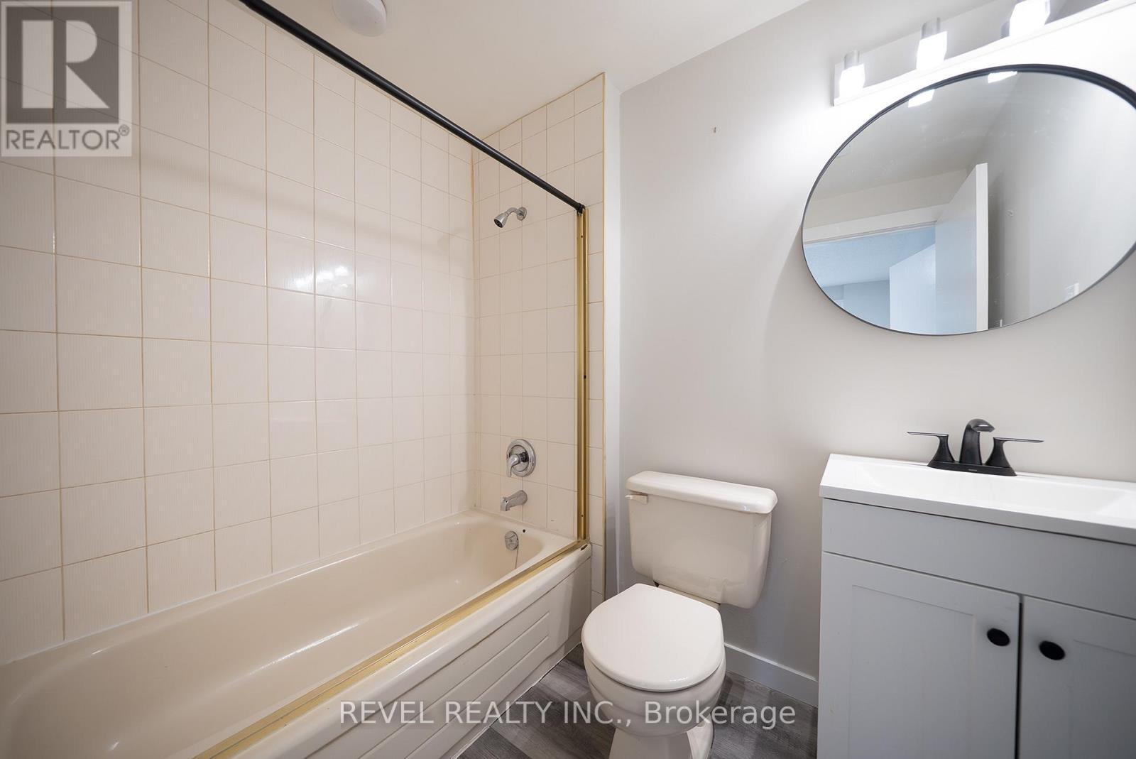 Photo 28 of 11 Glenwood Drive, Brantford ON