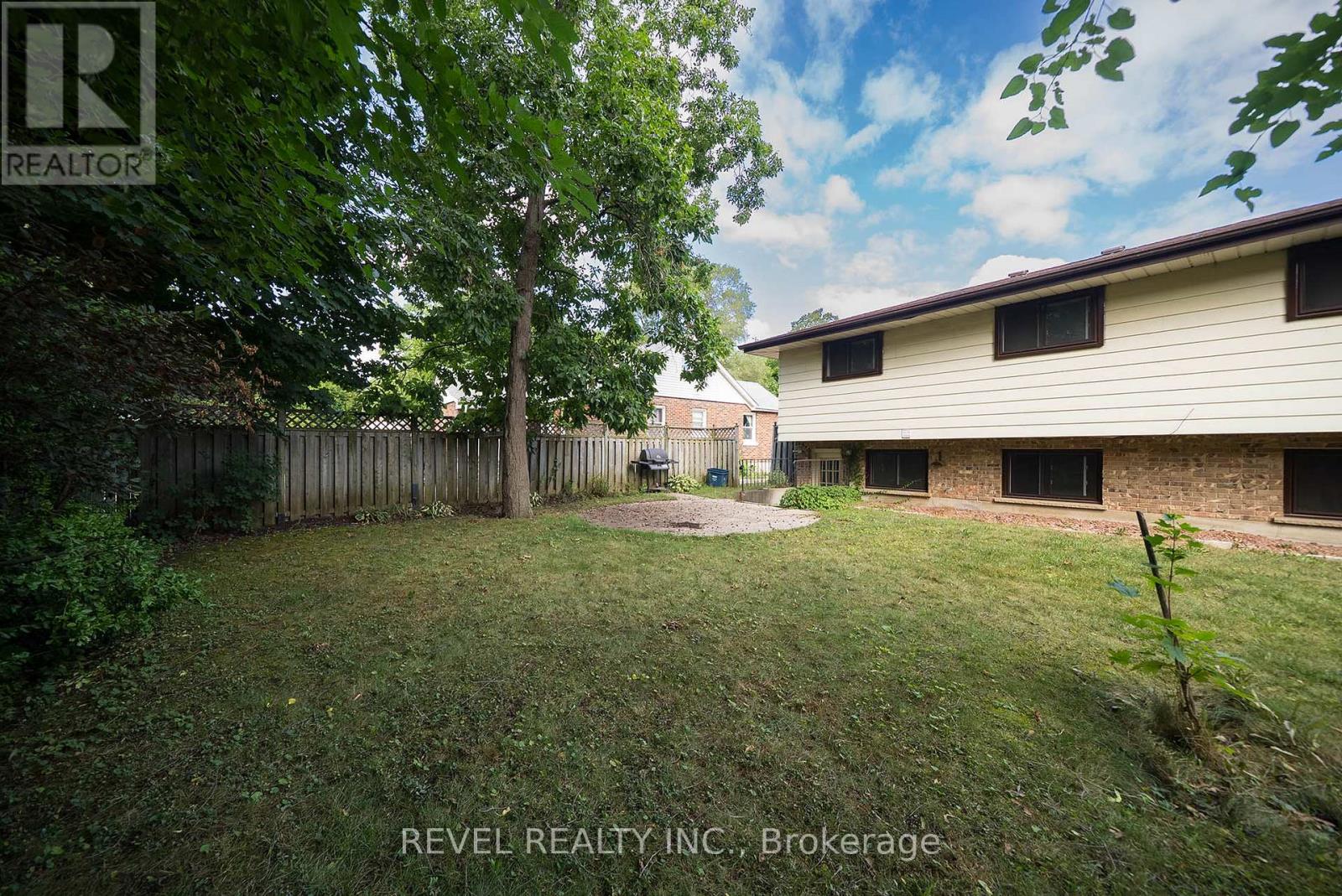 Photo 35 of 11 Glenwood Drive, Brantford ON