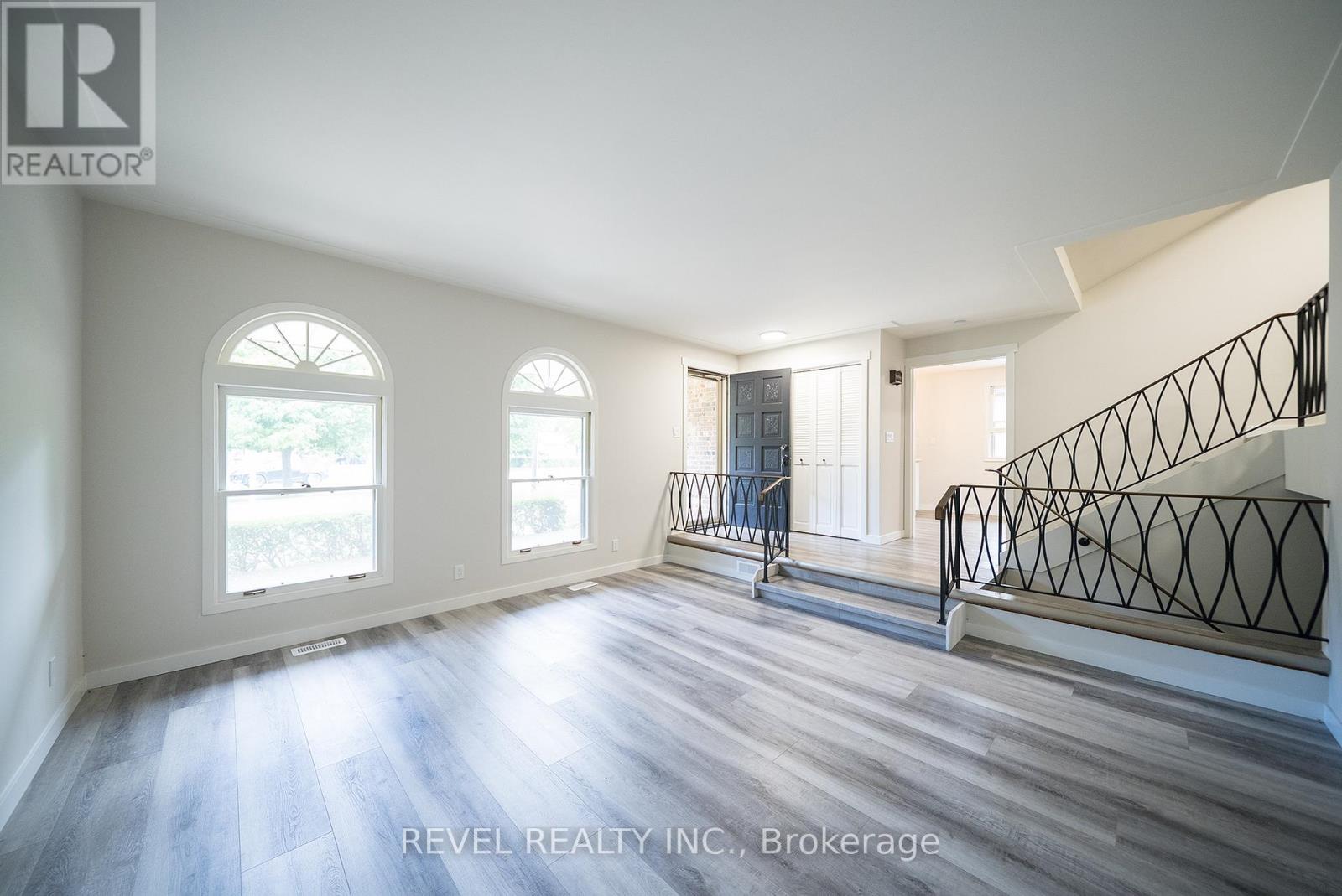 Photo 31 of 11 Glenwood Drive, Brantford ON