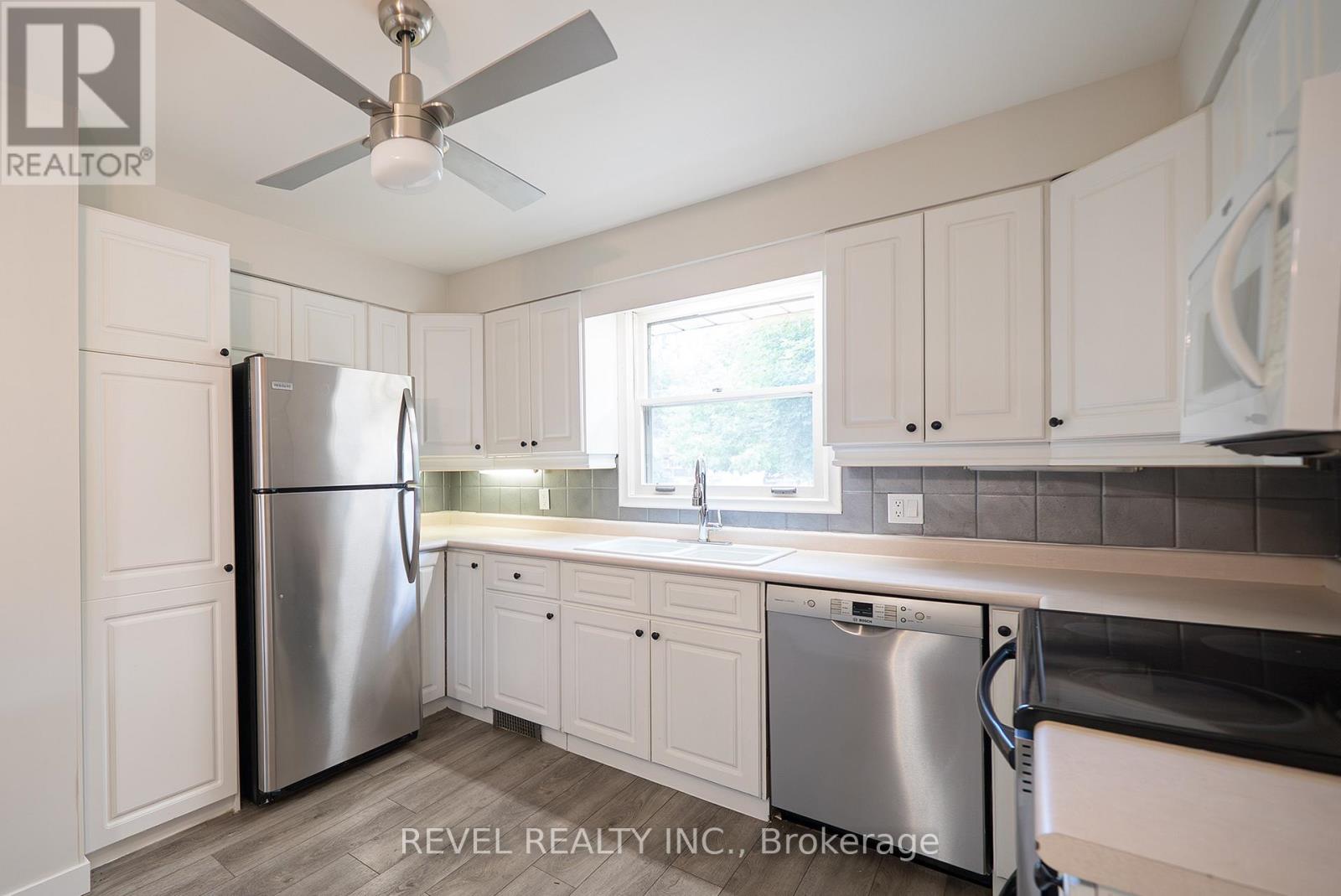 Photo 34 of 11 Glenwood Drive, Brantford ON