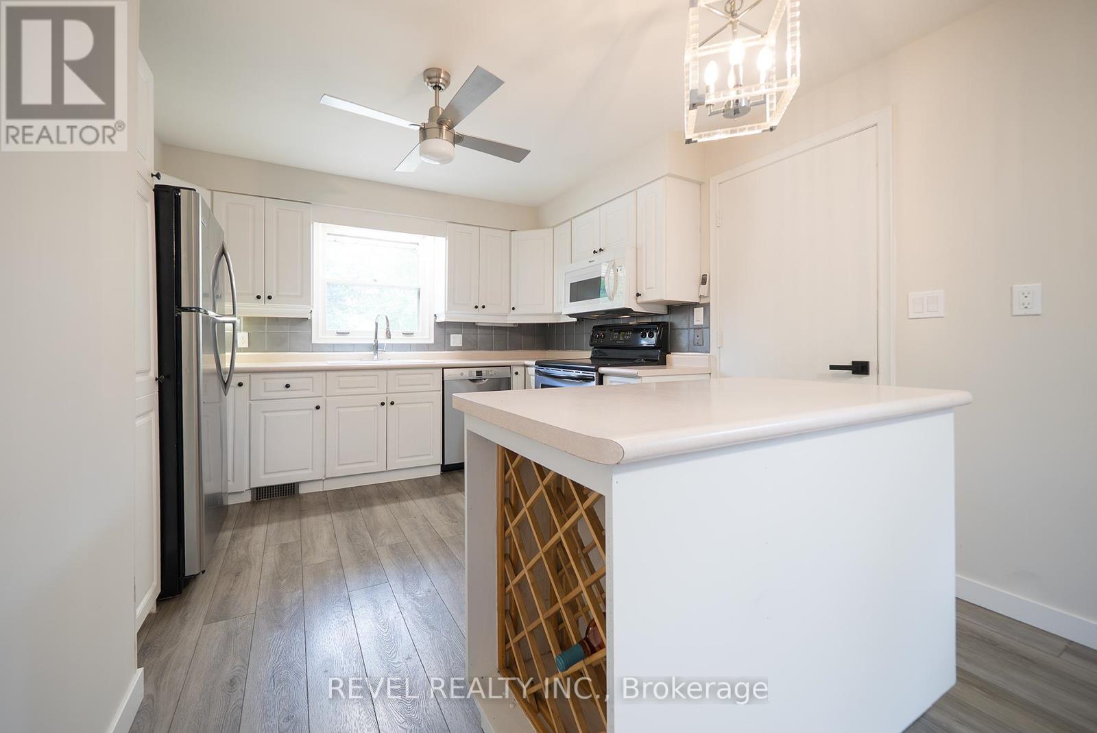 Photo 7 of 11 Glenwood Drive, Brantford ON