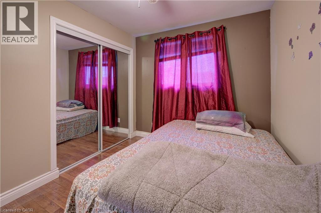 Photo 2 of 1740 Holley Crescent, Cambridge ON