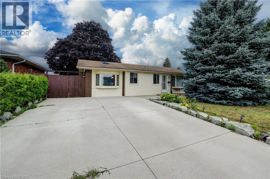 Photo 7 of 1740 Holley Crescent, Cambridge ON