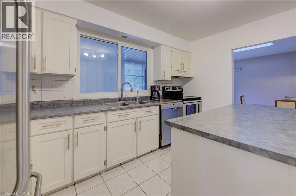 Photo 5 of 1740 Holley Crescent, Cambridge ON
