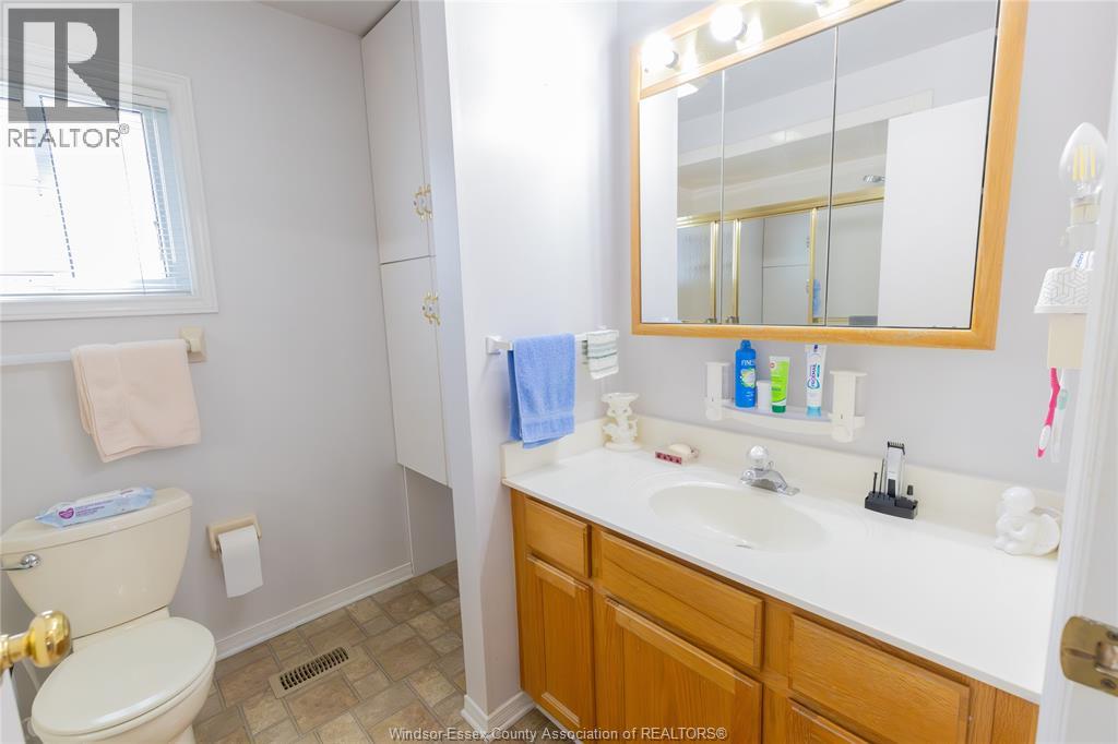 Photo 10 of 3526 Hemlock, Windsor ON