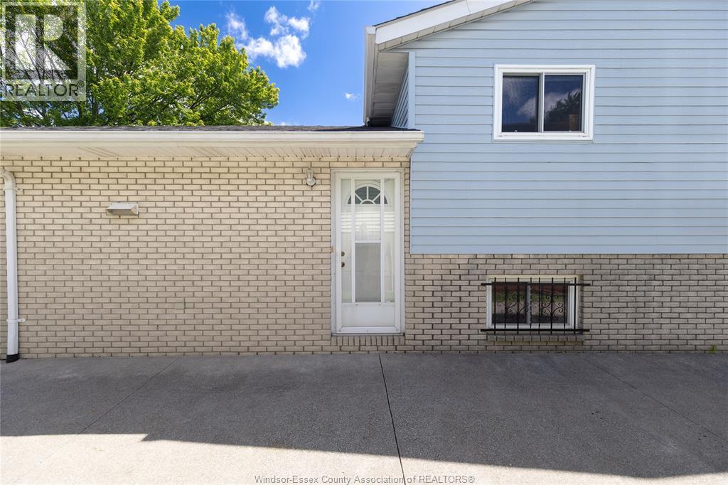 Photo 24 of 3526 Hemlock, Windsor ON