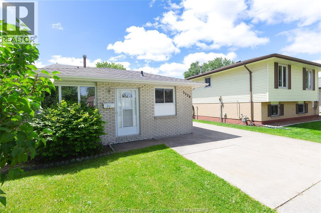 Photo 3 of 3526 Hemlock, Windsor ON