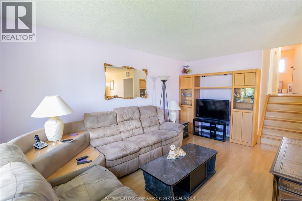 Photo 2 of 3526 Hemlock, Windsor ON