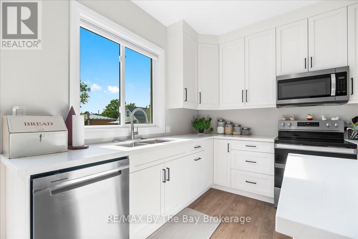 Photo 14 of 146 Mary Street, Clearview ON
