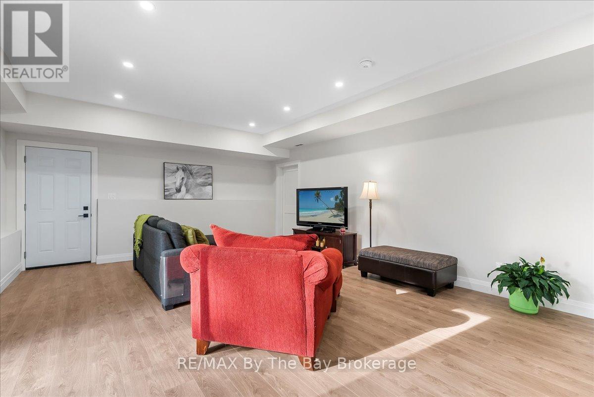 Photo 23 of 146 Mary Street, Clearview ON