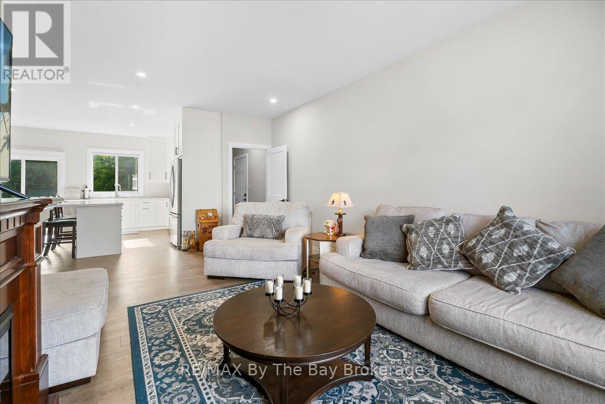 Photo 36 of 146 Mary Street, Clearview ON