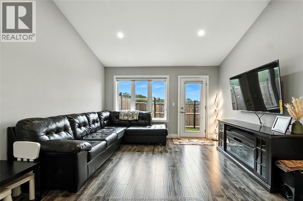 Photo 2 of 3538 Hallee Crescent, Windsor ON