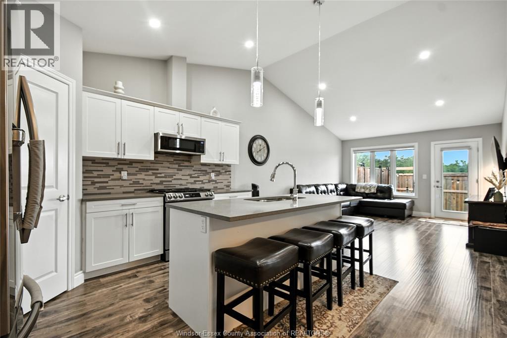 Photo 8 of 3538 Hallee Crescent, Windsor ON