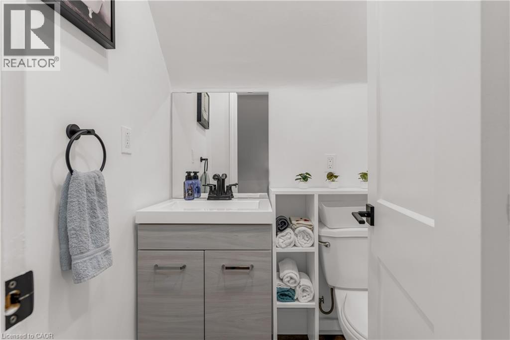 Photo 8 of 150 Garside Avenue S, Hamilton ON