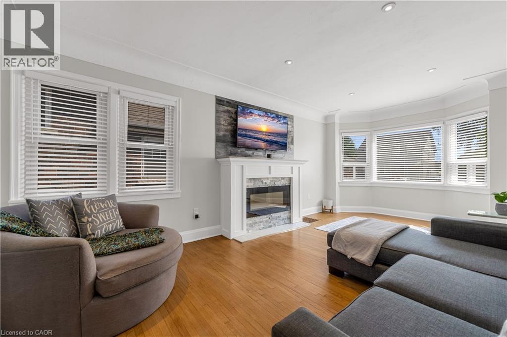 Photo 3 of 150 Garside Avenue S, Hamilton ON