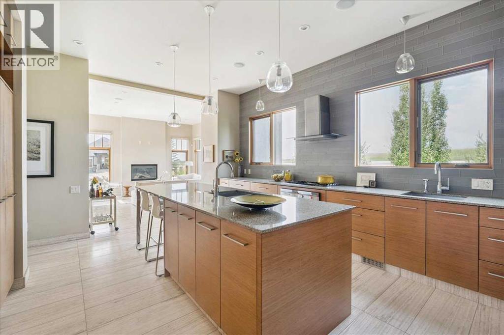 Photo 11 of 374 Discovery Ridge Way Sw, Calgary AB