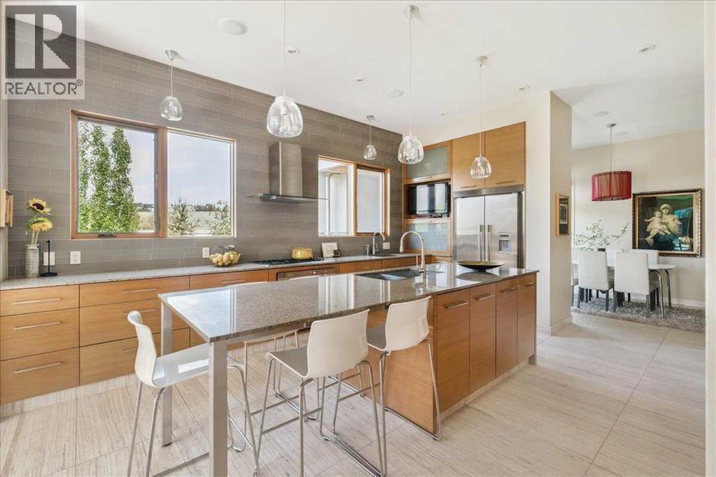 Photo 9 of 374 Discovery Ridge Way Sw, Calgary AB