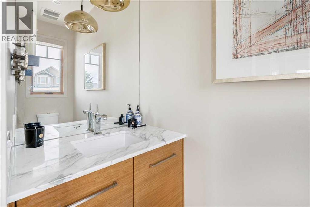 Photo 15 of 374 Discovery Ridge Way Sw, Calgary AB