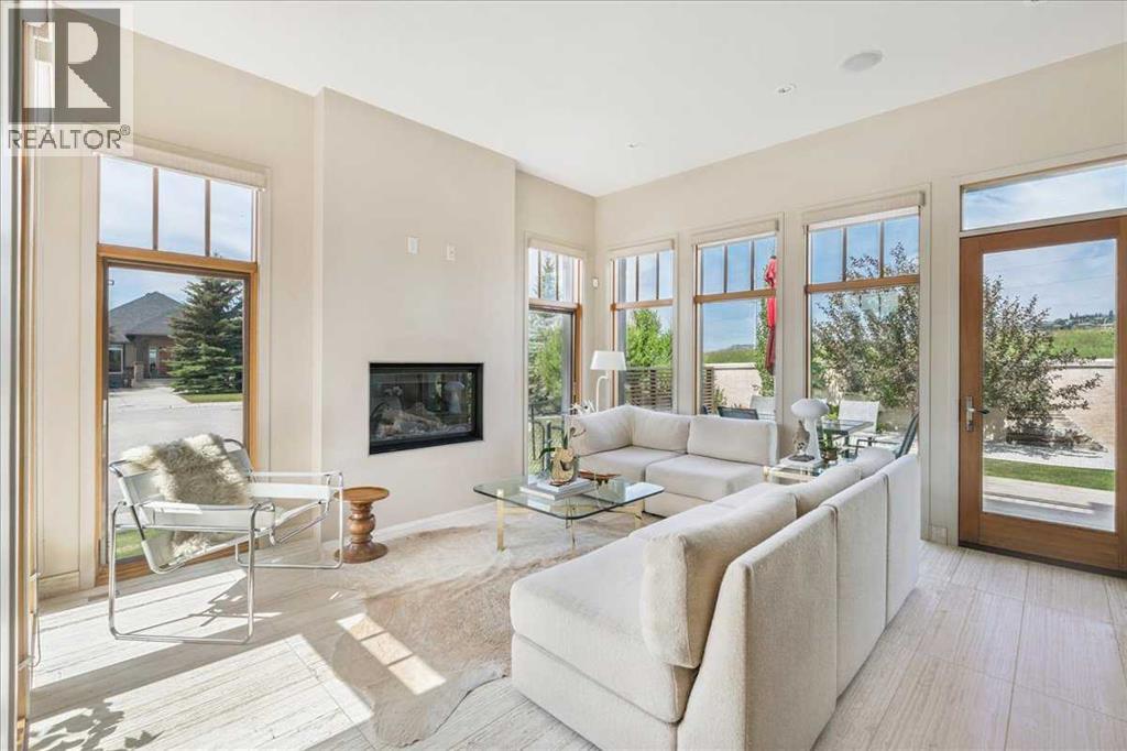 Photo 12 of 374 Discovery Ridge Way Sw, Calgary AB
