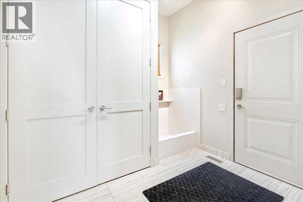 Photo 18 of 374 Discovery Ridge Way Sw, Calgary AB