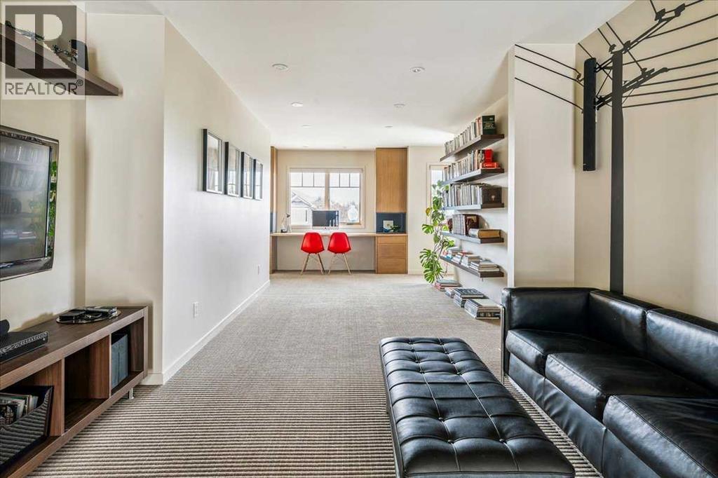 Photo 20 of 374 Discovery Ridge Way Sw, Calgary AB