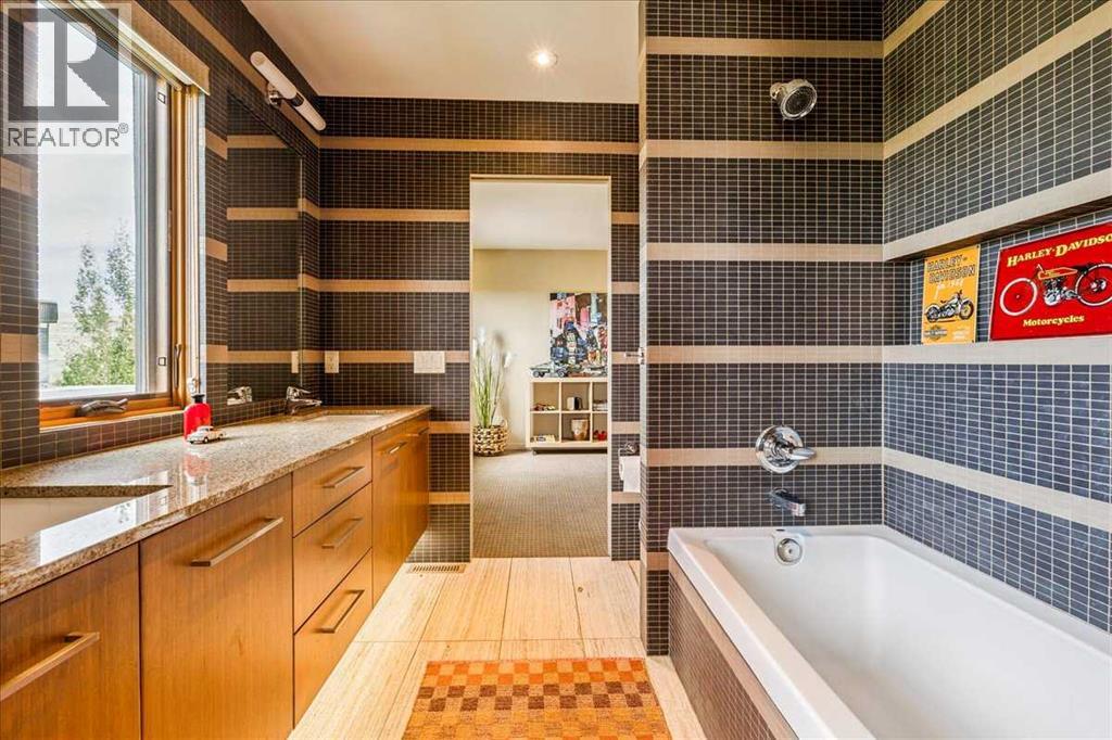Photo 28 of 374 Discovery Ridge Way Sw, Calgary AB