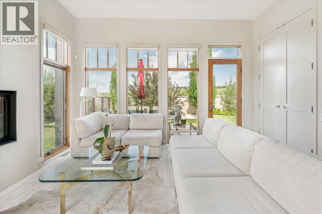 Photo 13 of 374 Discovery Ridge Way Sw, Calgary AB