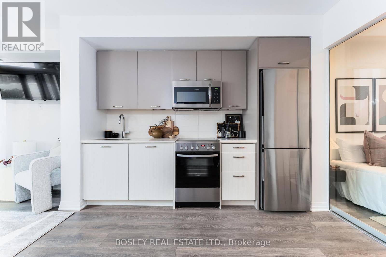 Photo 24 of 322 2301 Danforth Avenue, Toronto ON