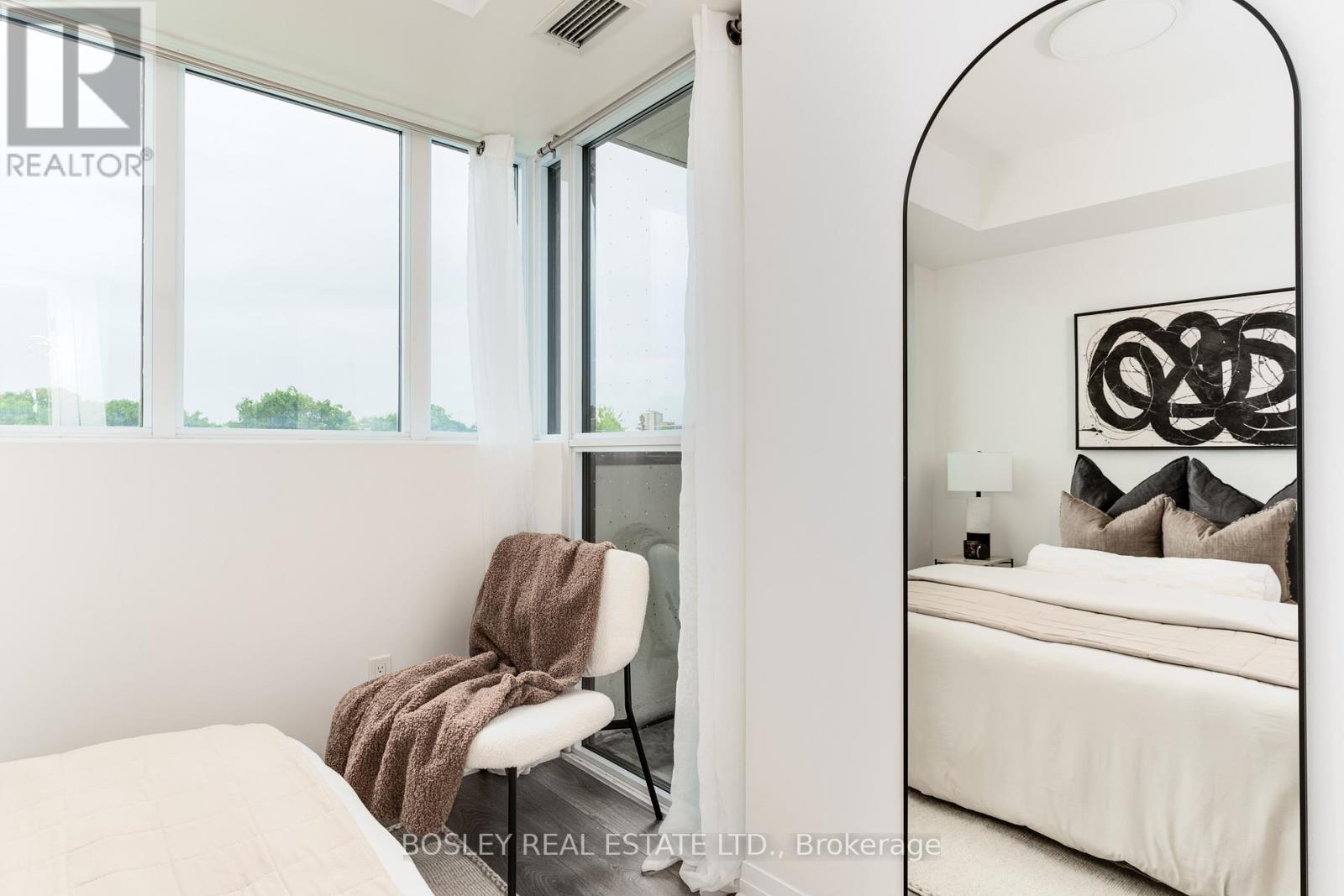 Photo 6 of 322 2301 Danforth Avenue, Toronto ON