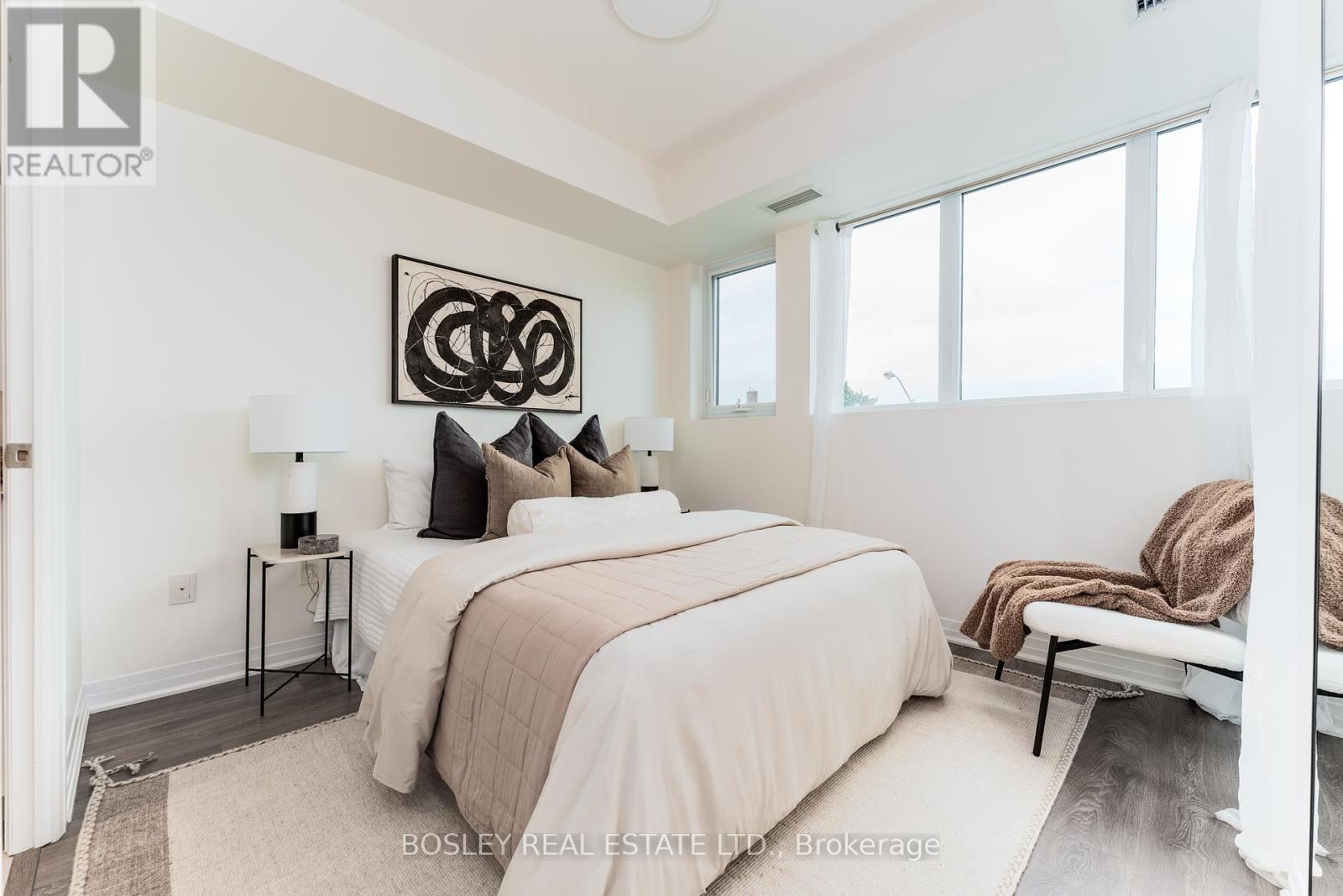 Photo 4 of 322 2301 Danforth Avenue, Toronto ON