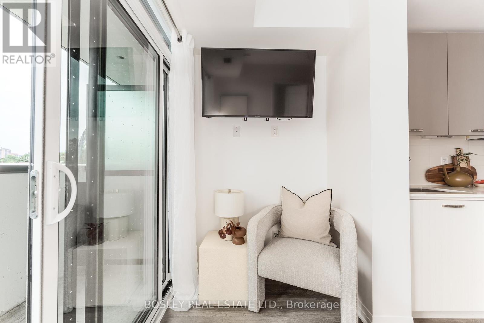 Photo 10 of 322 2301 Danforth Avenue, Toronto ON