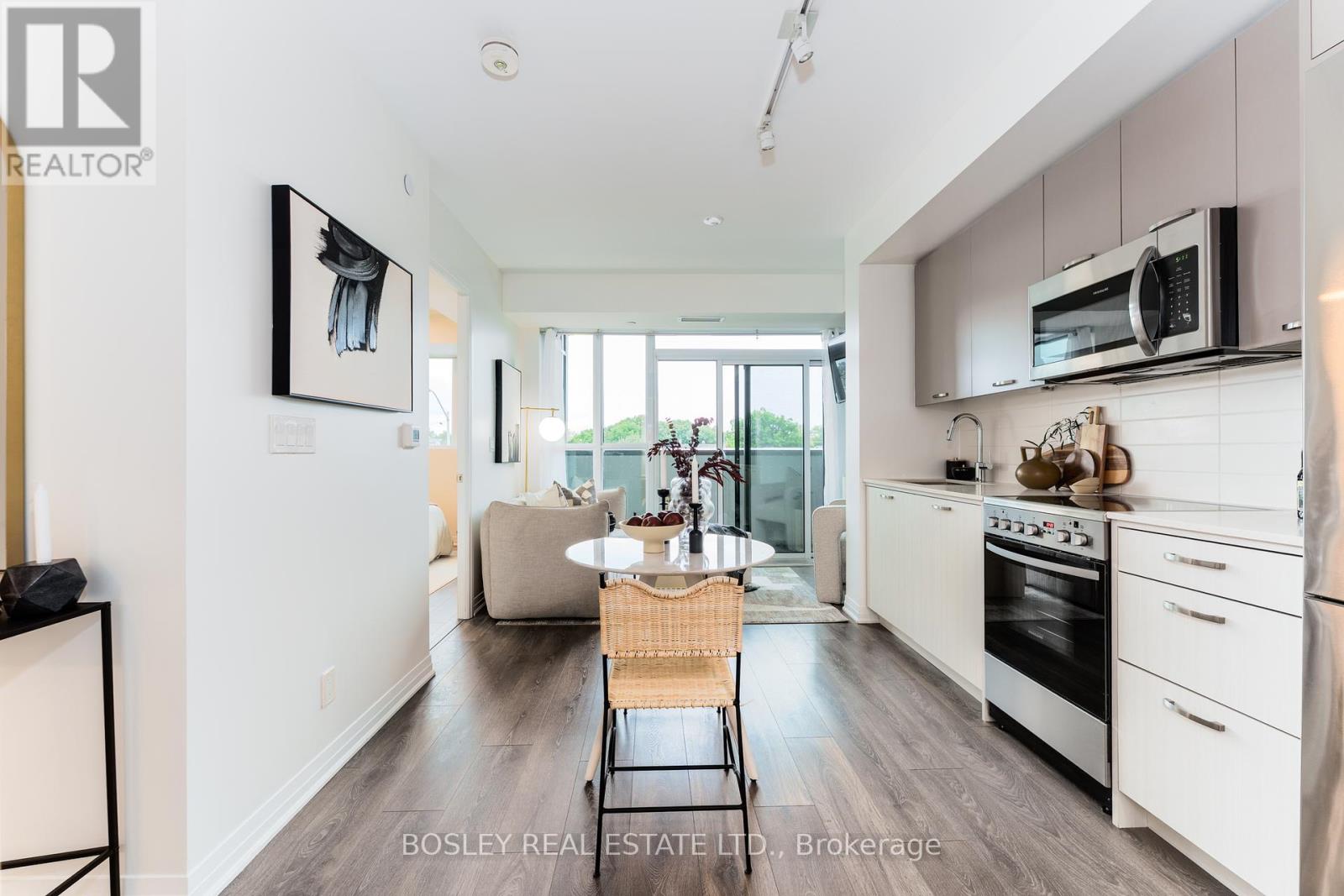Photo 11 of 322 2301 Danforth Avenue, Toronto ON