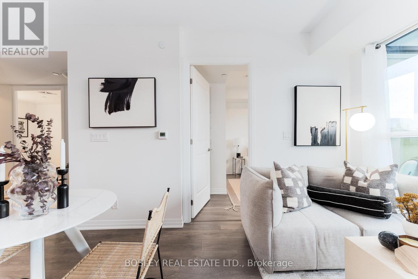 Photo 12 of 322 2301 Danforth Avenue, Toronto ON