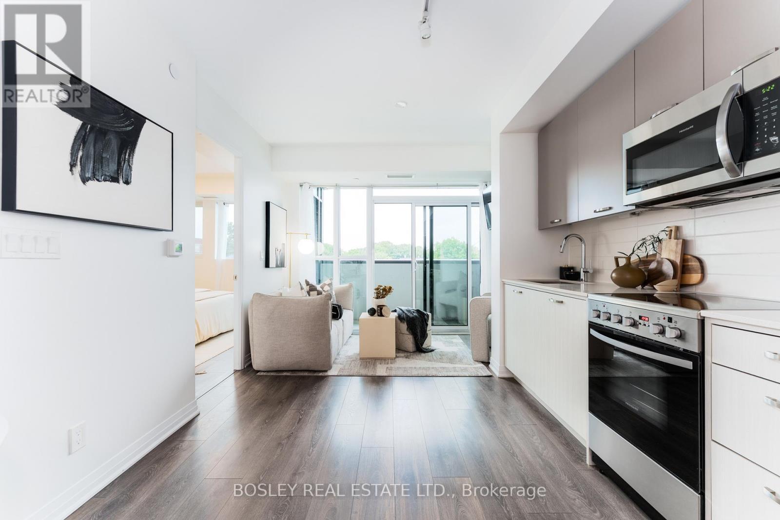 Photo 16 of 322 2301 Danforth Avenue, Toronto ON