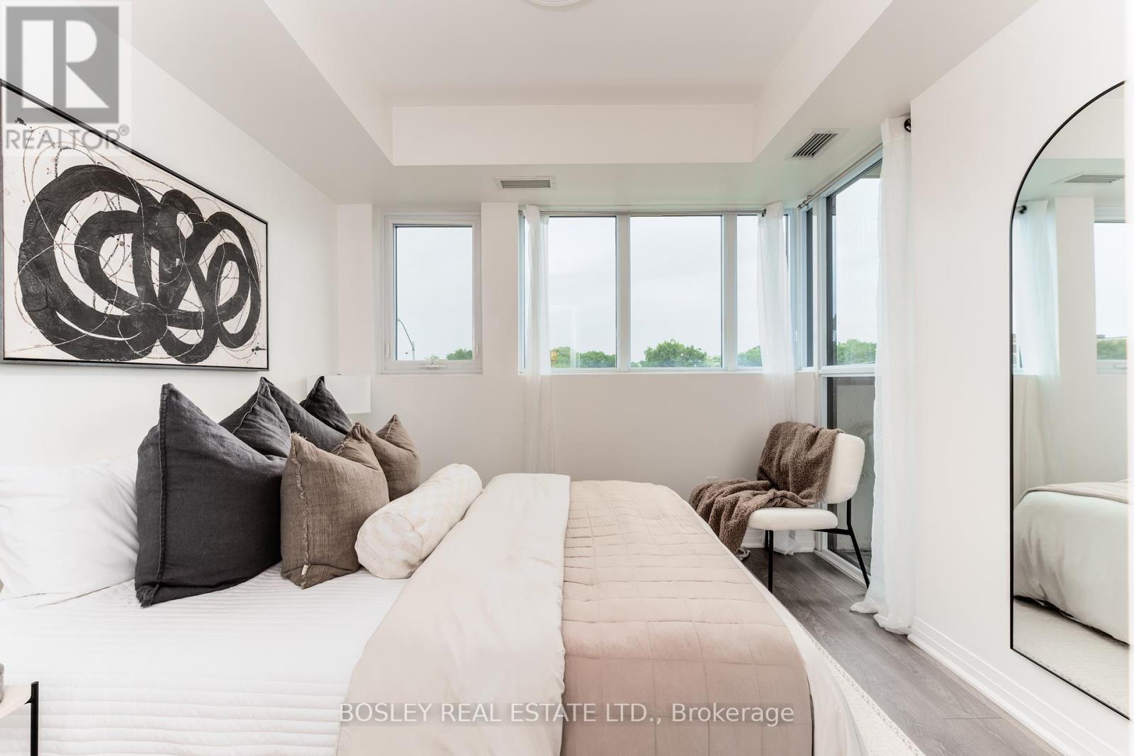 Photo 20 of 322 2301 Danforth Avenue, Toronto ON