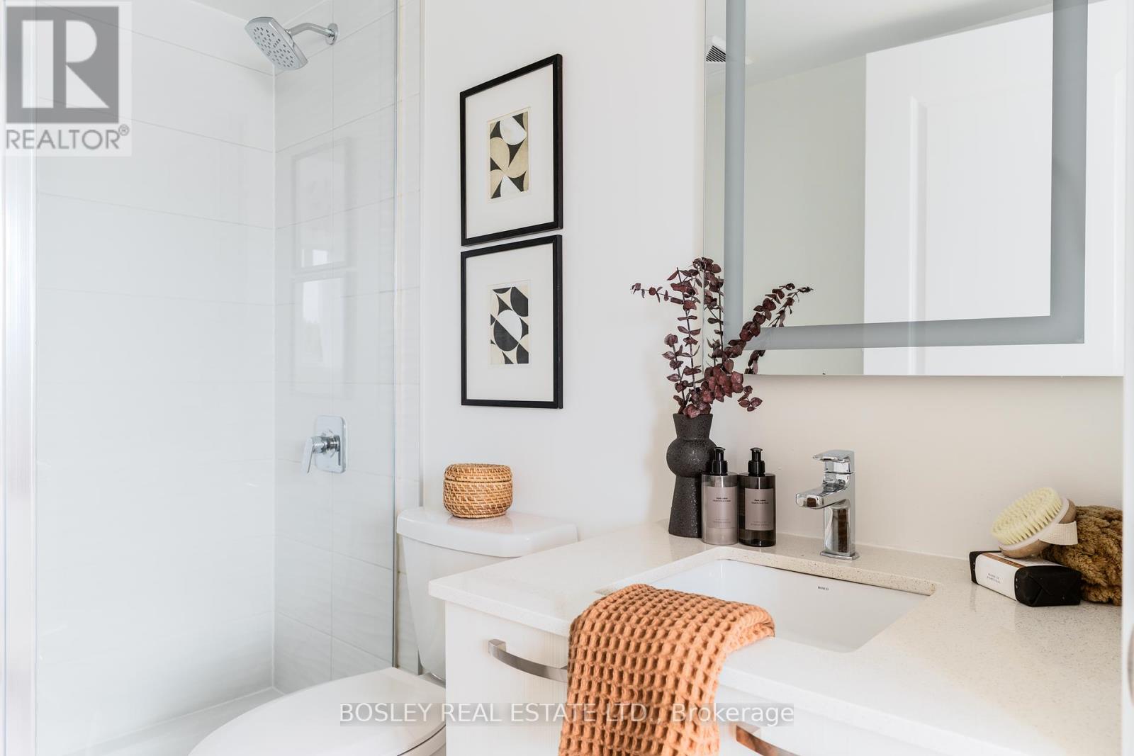 Photo 9 of 322 2301 Danforth Avenue, Toronto ON