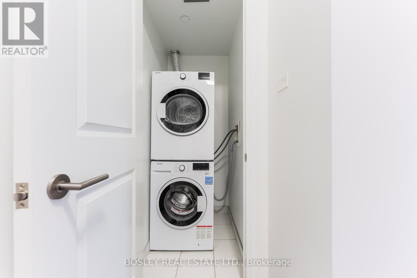 Photo 13 of 322 2301 Danforth Avenue, Toronto ON