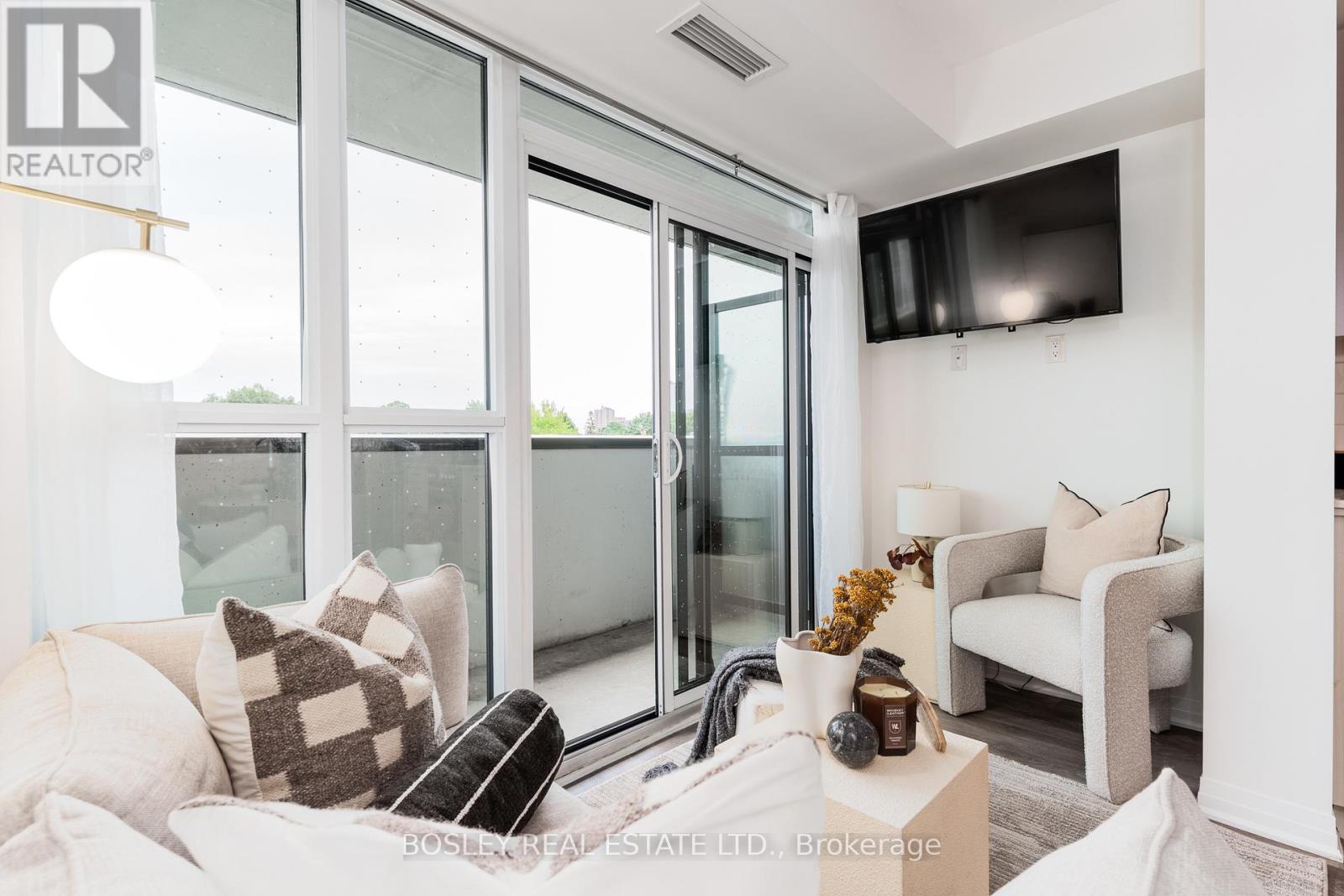 Photo 22 of 322 2301 Danforth Avenue, Toronto ON