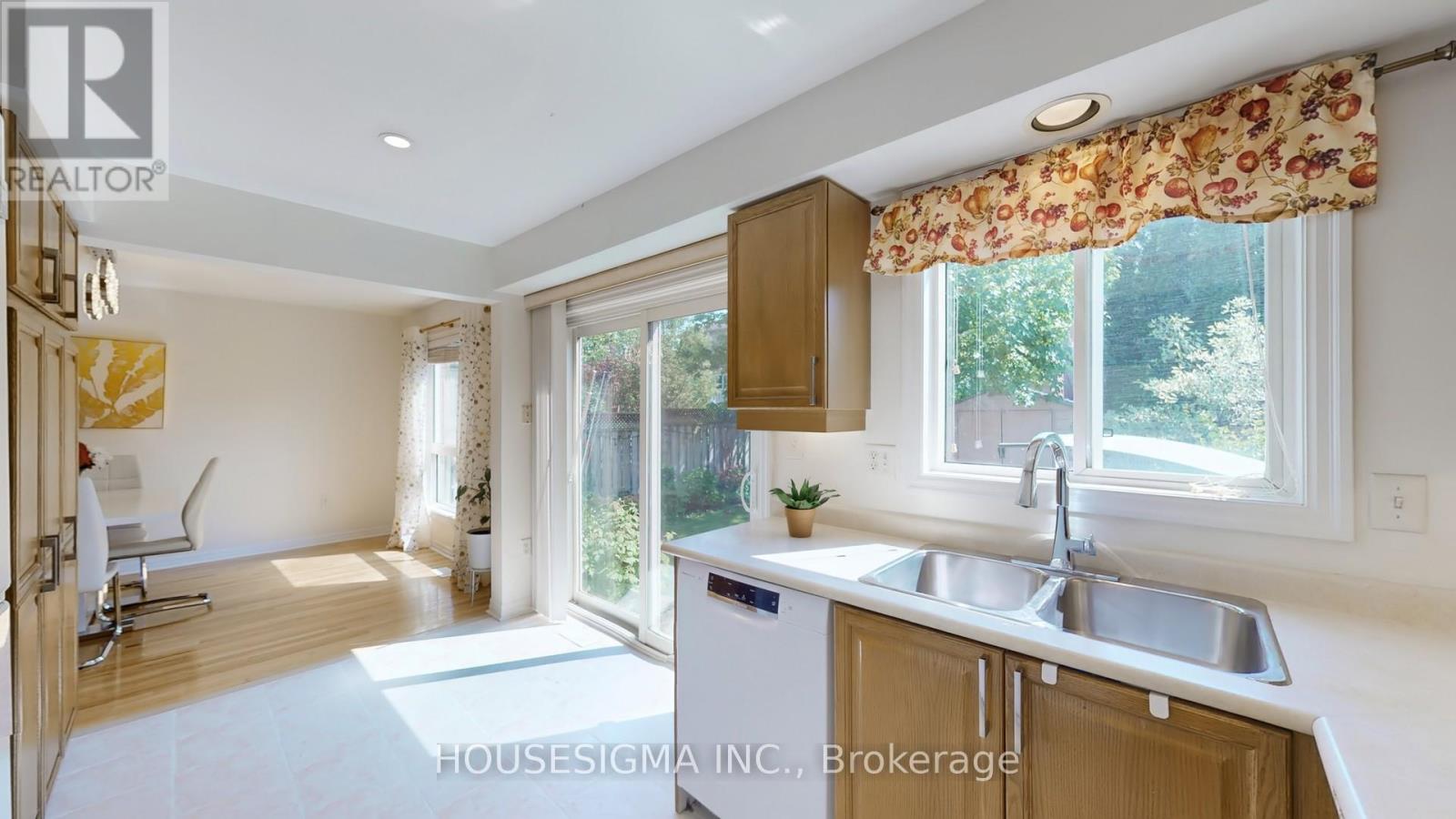Photo 23 of 1630 Samuelson Circle, Mississauga ON