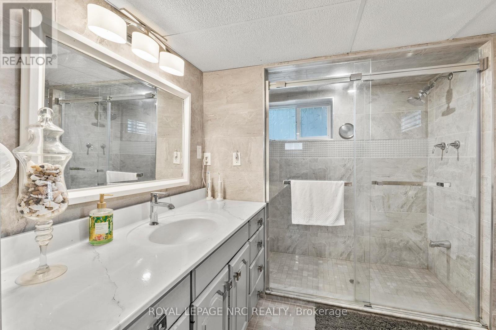 Photo 29 of 40 Kingsway, Welland ON