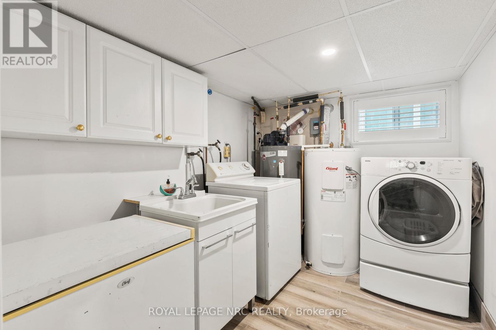 Photo 11 of 40 Kingsway, Welland ON