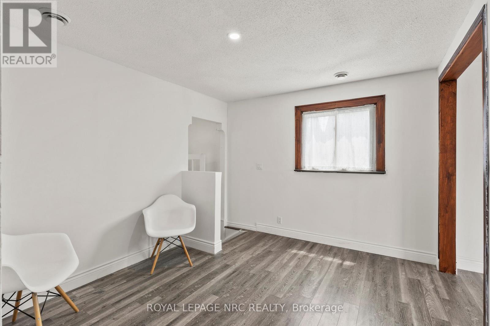 Photo 40 of 40 Kingsway, Welland ON
